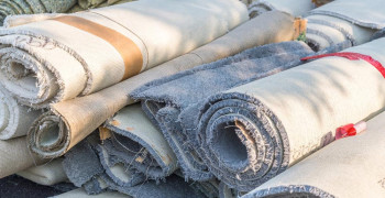 Как свернуть и перевезти ковер